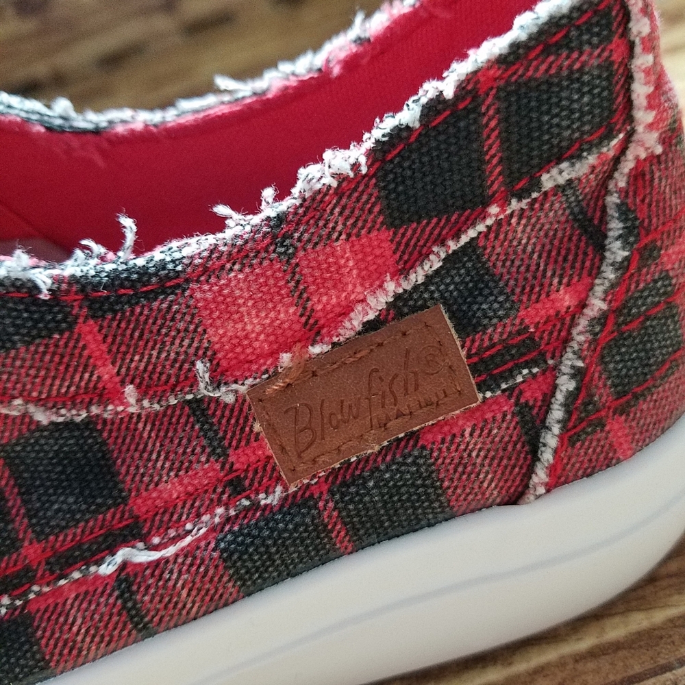 Blowfish Malibu Play Red Plaid Slip On Sneakers NWT Size 9 Christmas - Picture 10 of 16